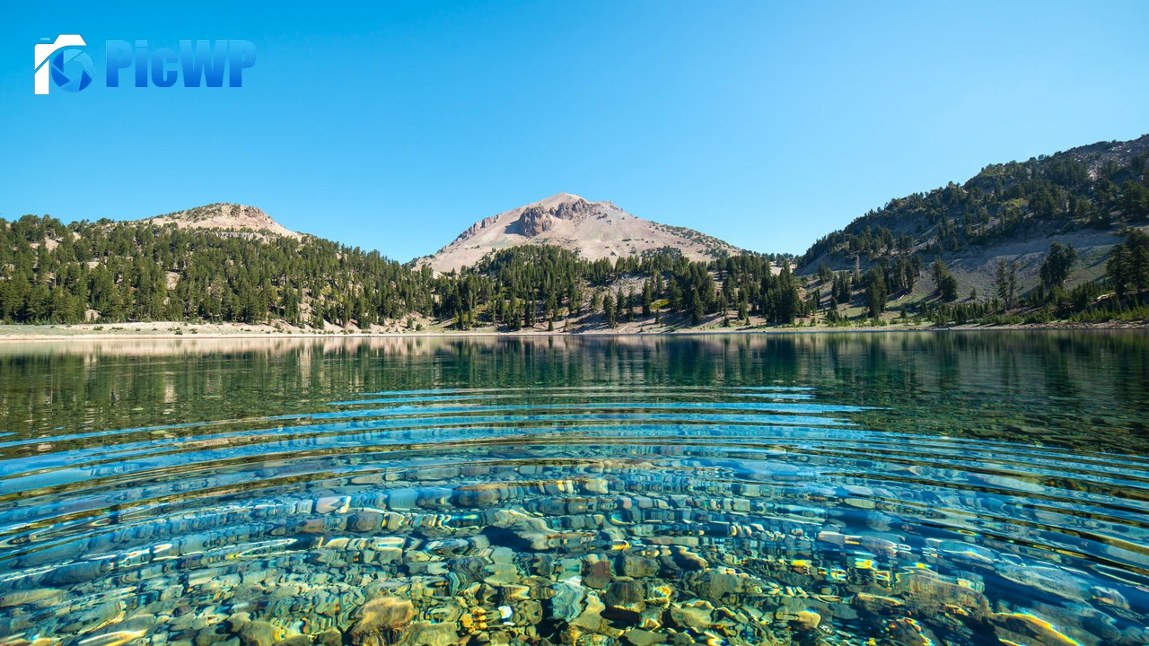 Lake Helen Lassen National Forest 4K PC Wallpaper