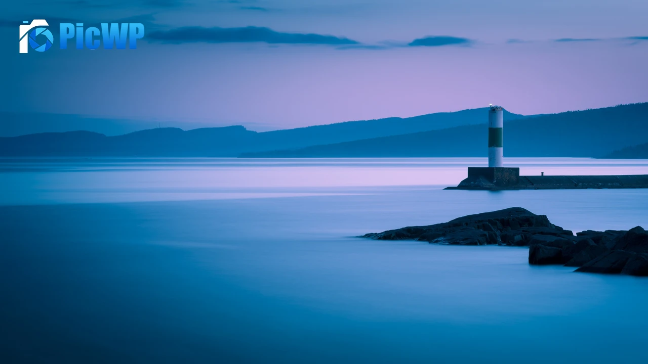 Grand Marais Lighthouse 4K PC Wallpaper