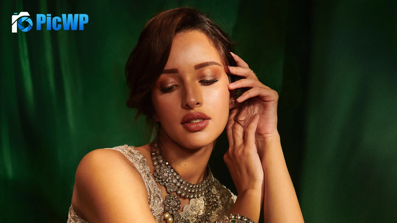 Tripti Dimri iPhone 4K PC Wallpaper