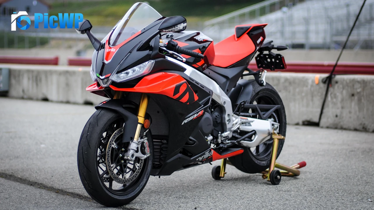 Aprilia RSV4 Factory Sports bikes 4K PC Wallpaper
