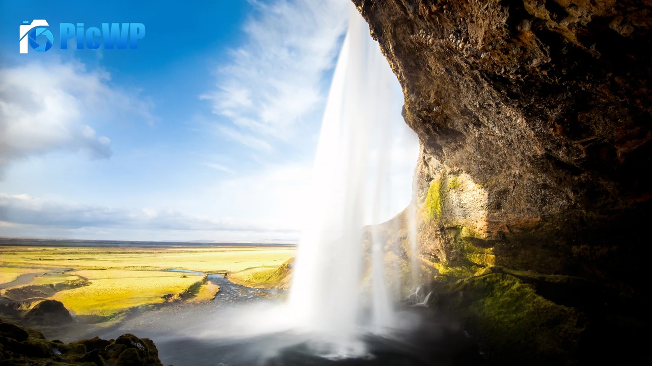 Seljalandsfoss Waterfall 4K PC Wallpaper
