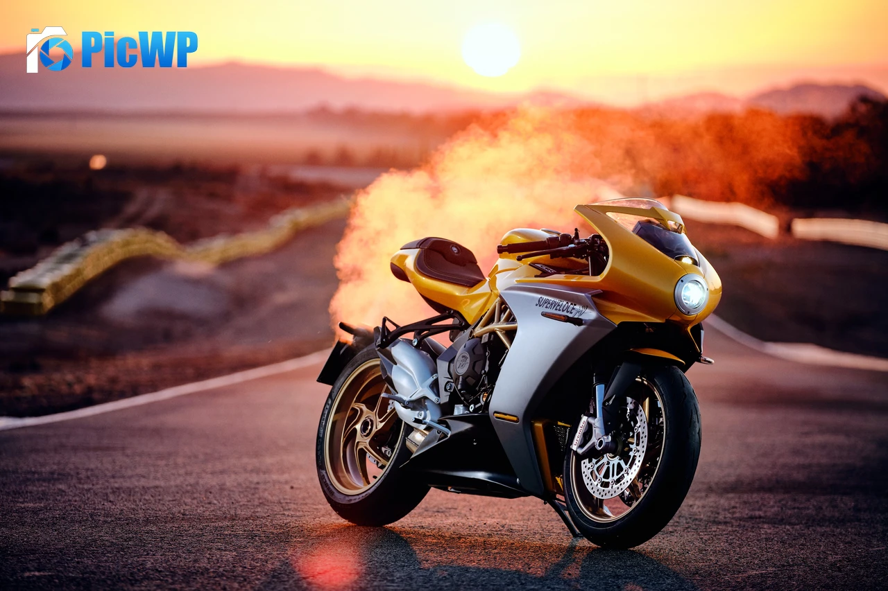 MV Agusta Superveloce Race bikes 4K PC Wallpaper