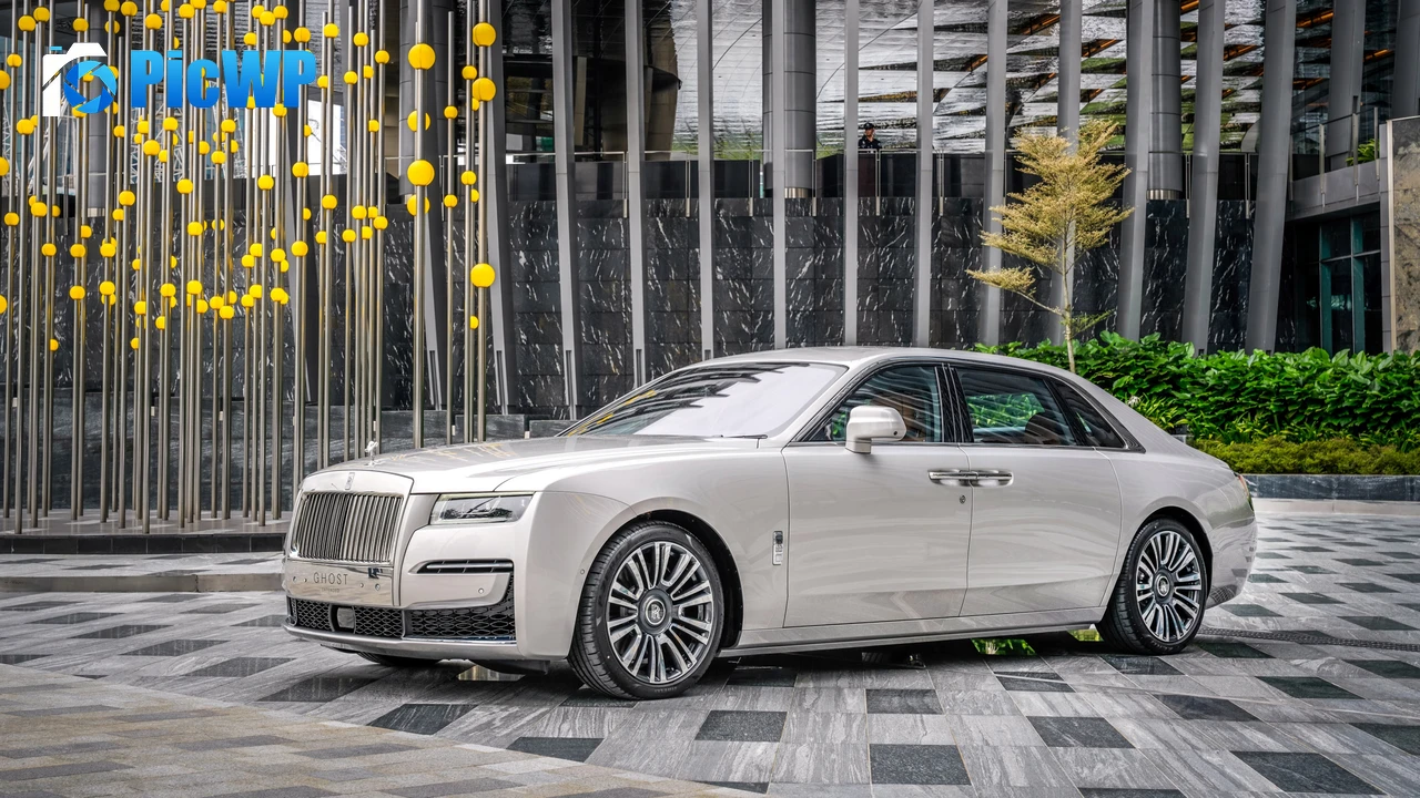 Rolls-Royce Ghost EWB 2021 4K PC Wallpaper