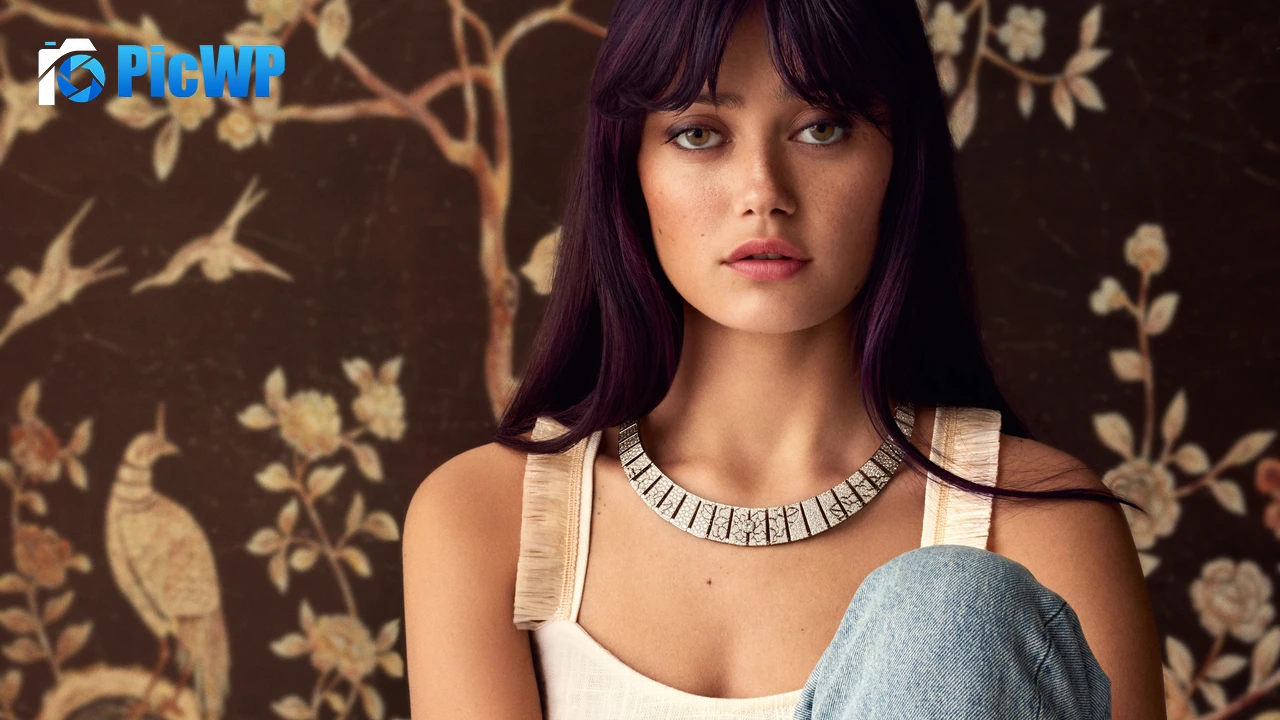 Ella Purnell English actress 4K PC Wallpaper