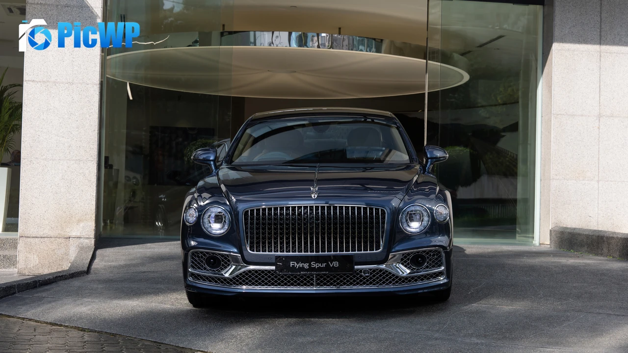 Bentley Flying Spur V8 First Edition 4K PC Wallpaper
