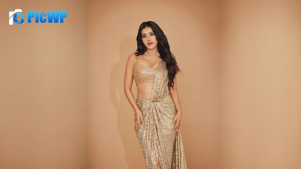 Nabha Natesh Saree 4K PC Wallpaper