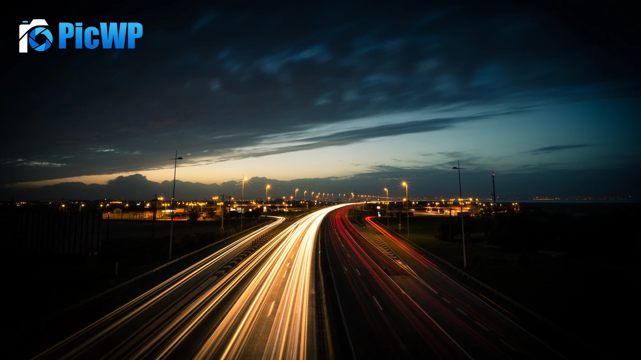 Highway Light trails 4K PC Wallpaper
