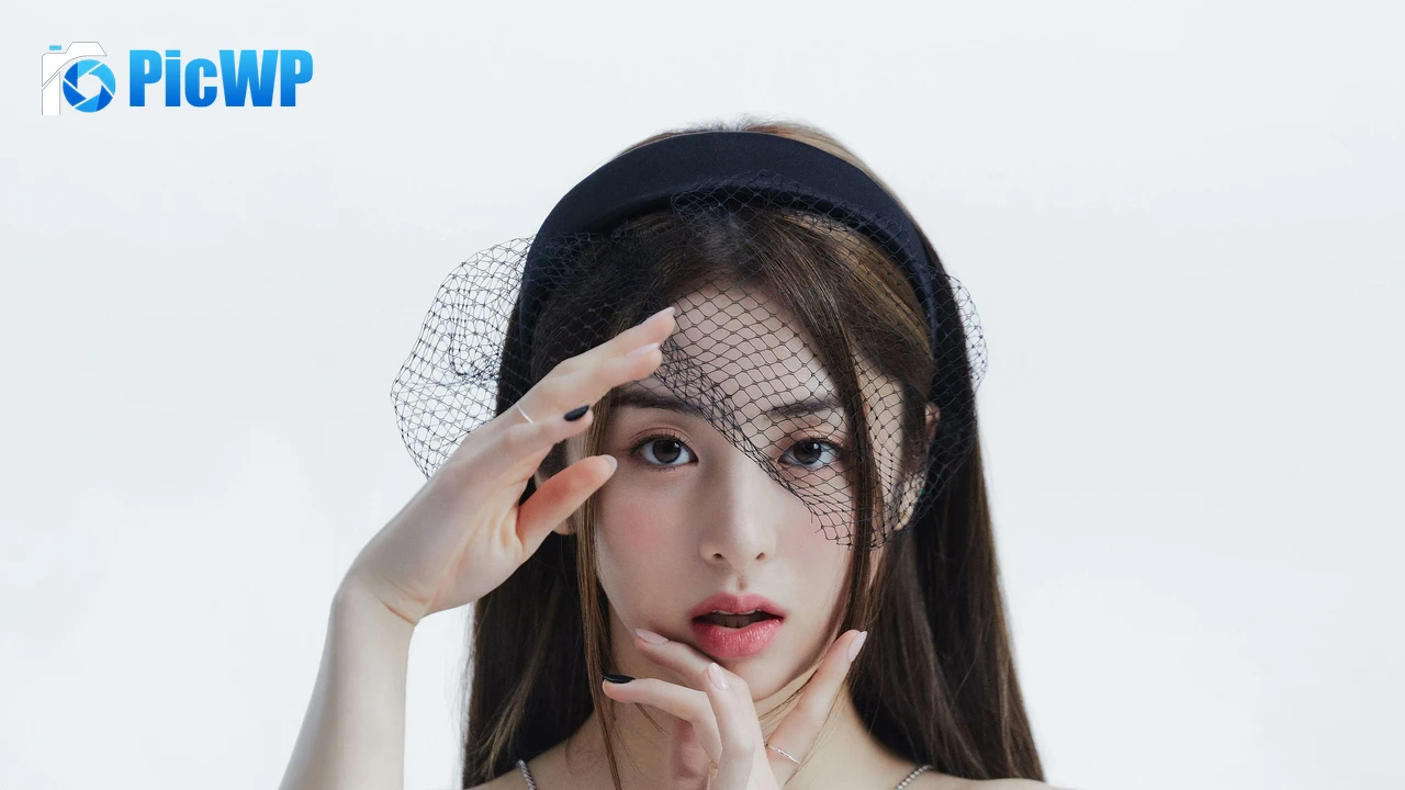 Huh Yunjin Portrait 4K PC Wallpaper