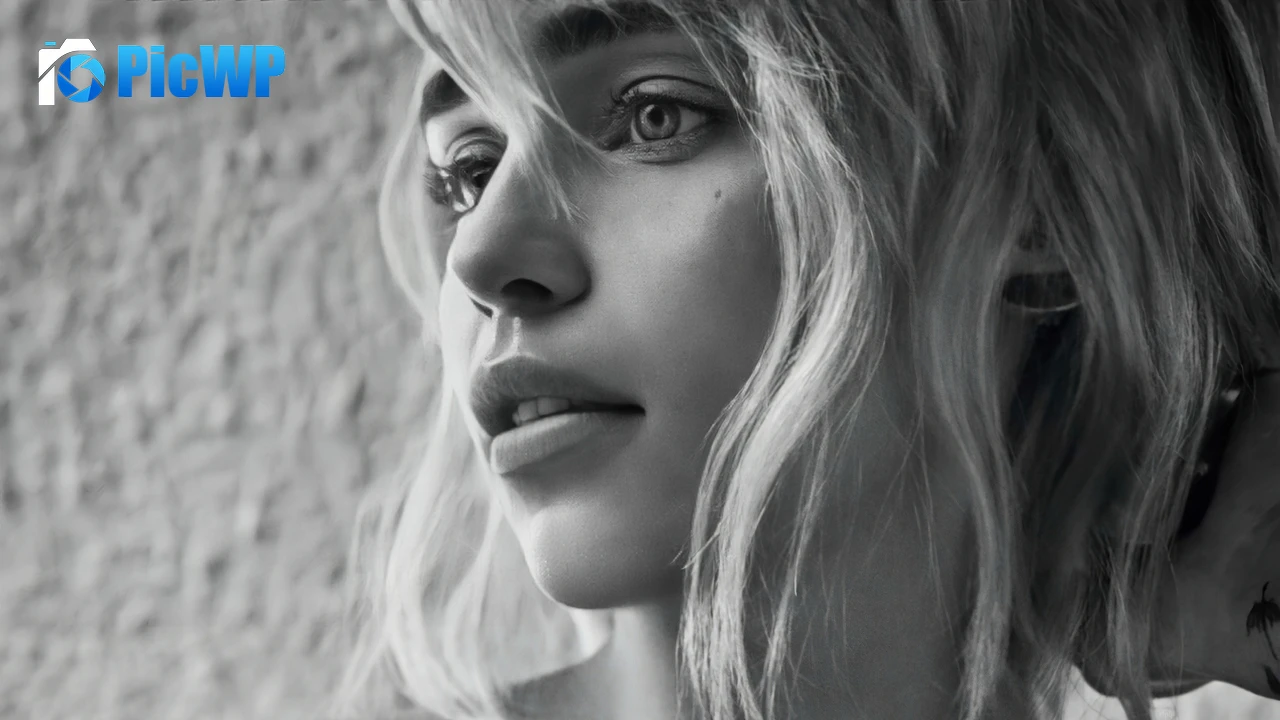 Emilia Clarke Monochrome 4K PC Wallpaper