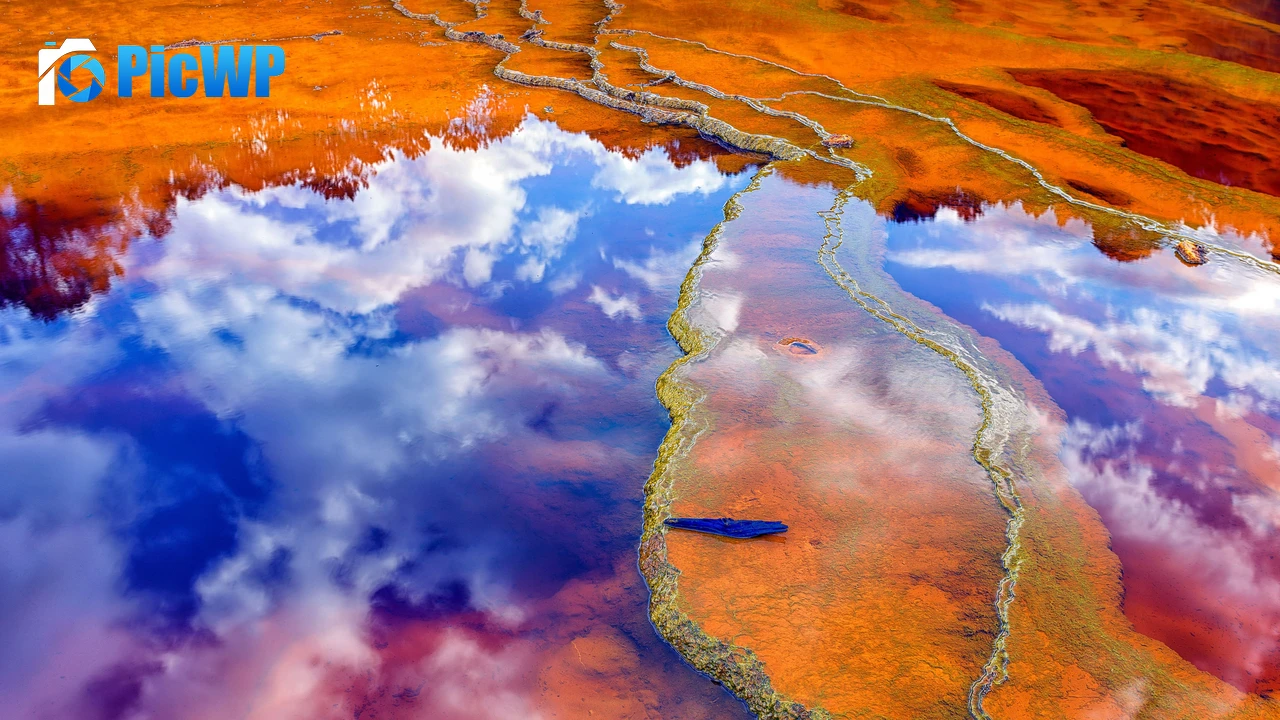Red River Acidic river 4K PC Wallpaper