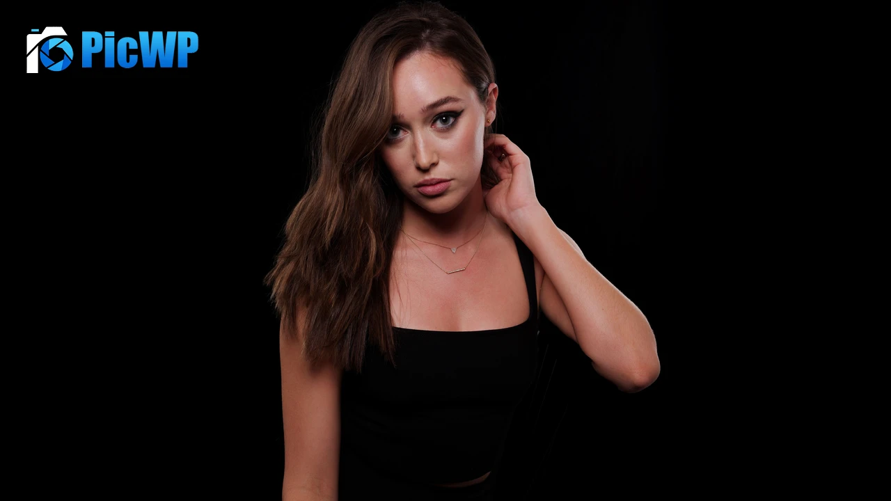 Alycia Debnam-Carey Black background 4K PC Wallpaper