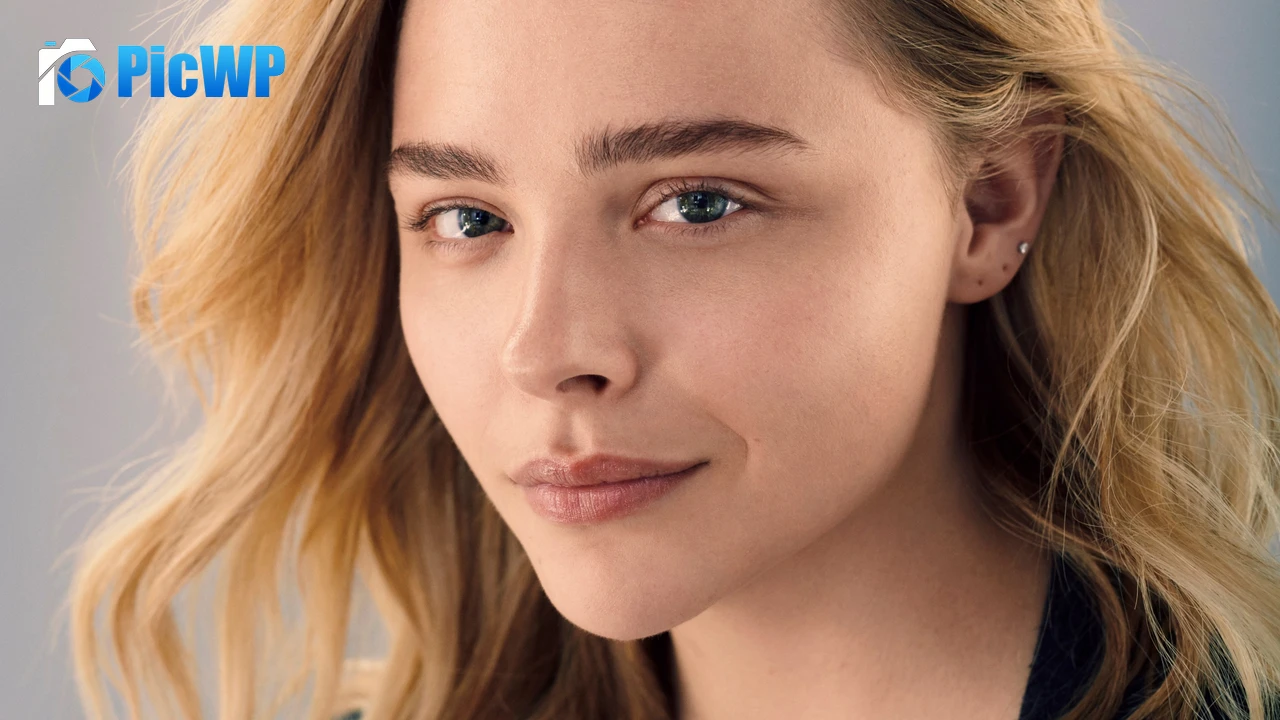 Chloe Grace Moretz Portrait 4K PC Wallpaper