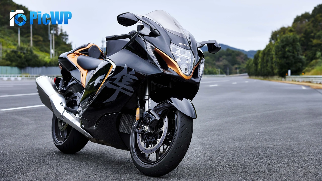 Suzuki Hayabusa 2022 4K PC Wallpaper