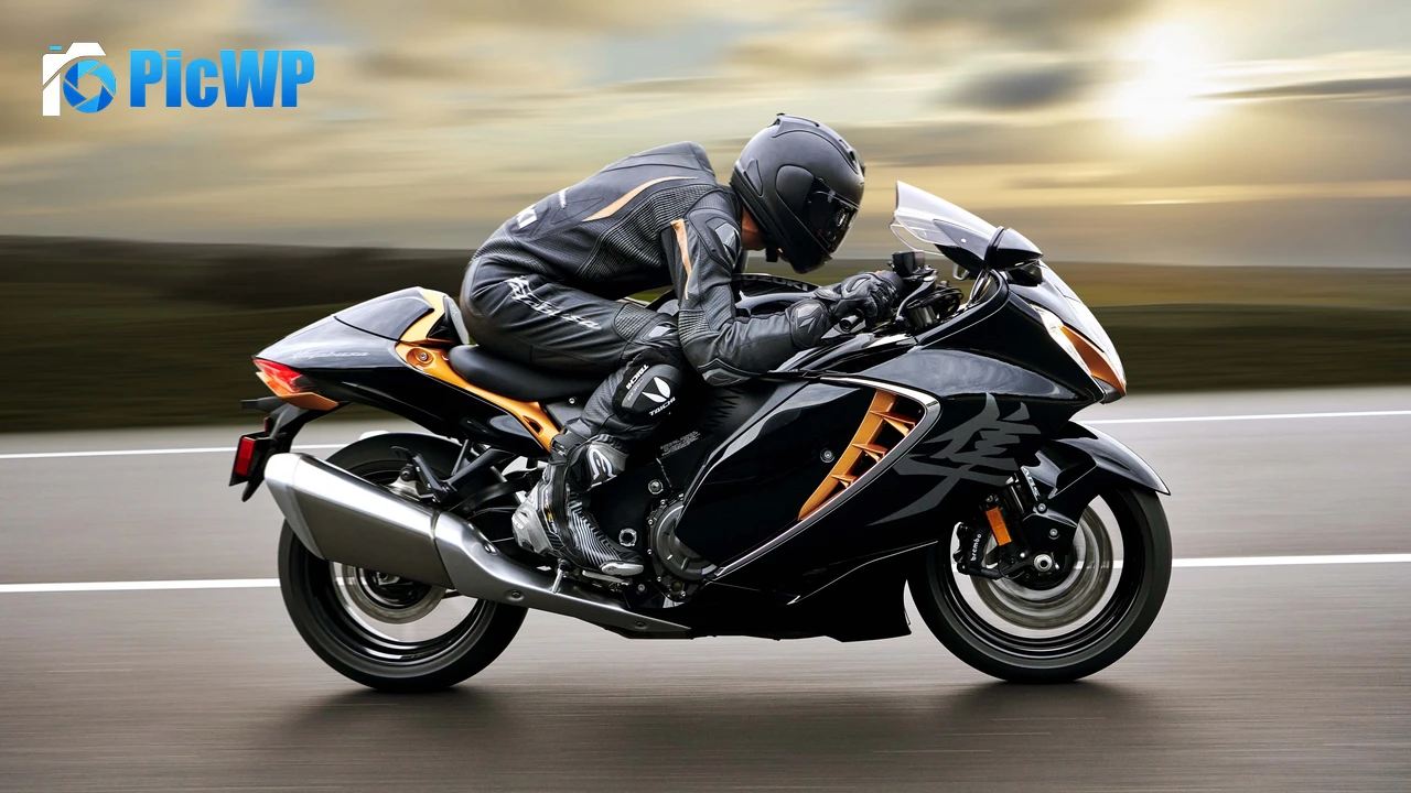 Suzuki Hayabusa Racing on Tarmac 4K PC Wallpaper