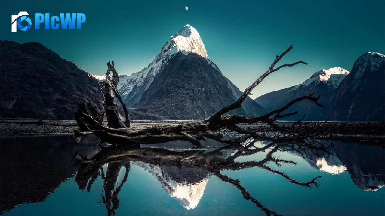 Mitre Peak Moon 4K PC Wallpaper