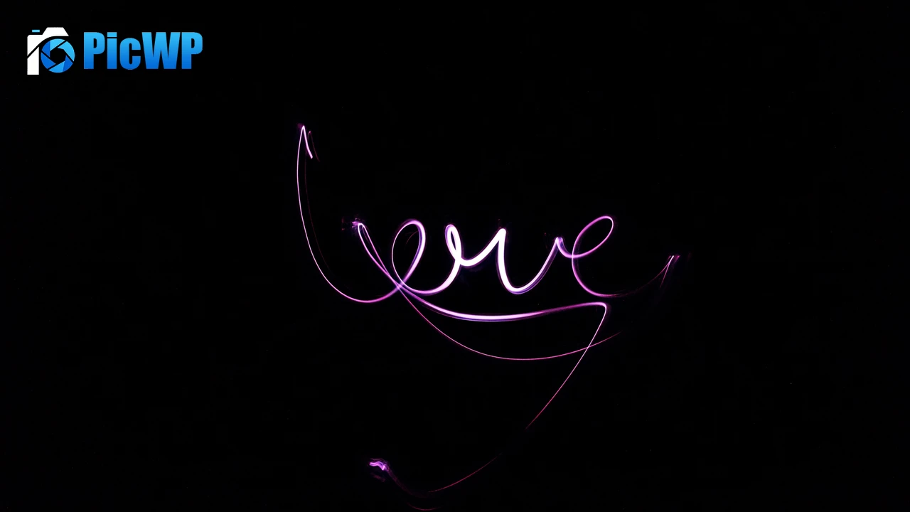 Love text Black background 4K PC Wallpaper