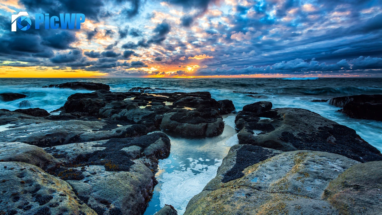 Stormy Clouds Rocky coast 4K PC Wallpaper