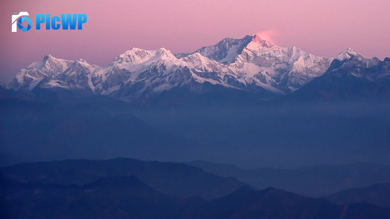 Kangchenjunga Mountain range 4K PC Wallpaper