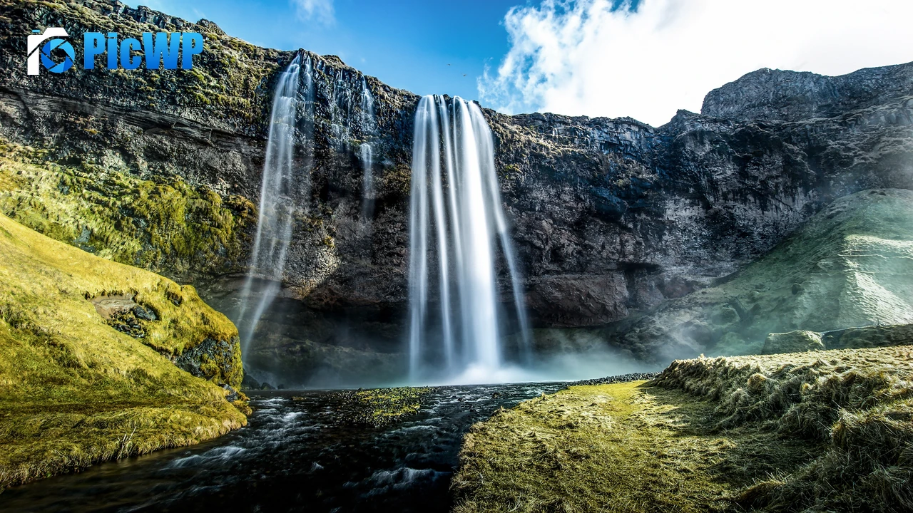 Seljalandsfoss Waterfalls 4K PC Wallpaper