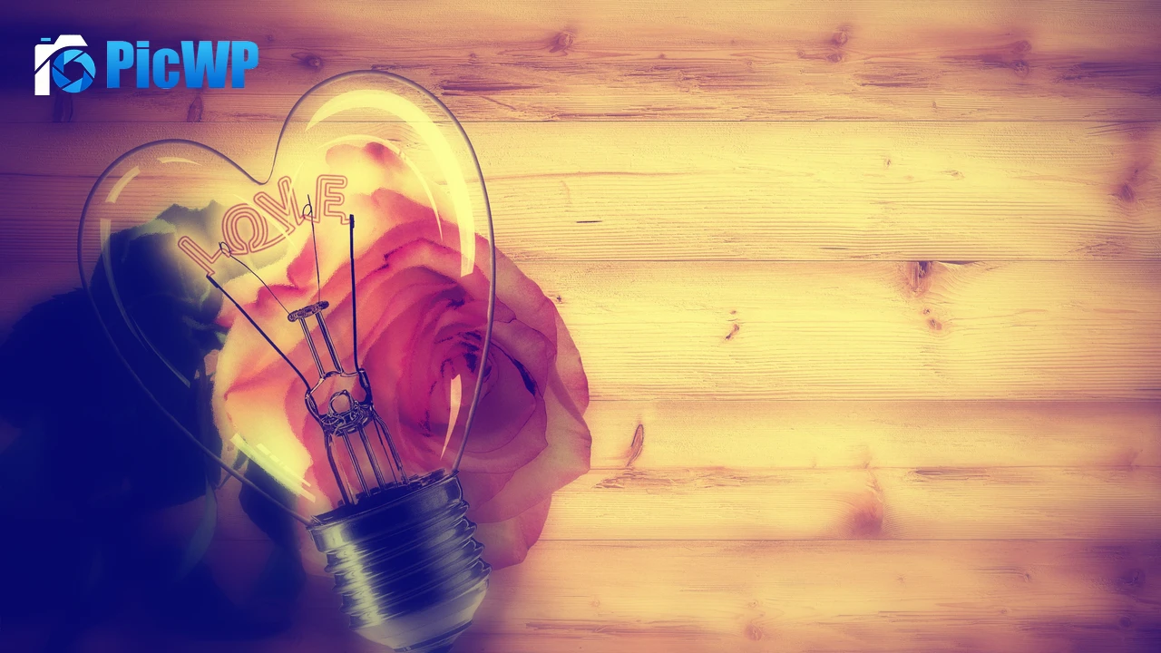 Light bulb Heart shape 4K PC Wallpaper