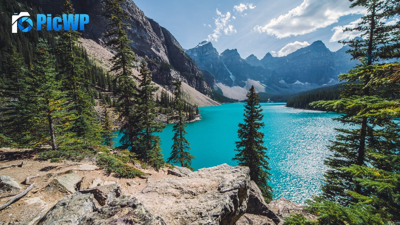 Moraine Lake Summer 4K PC Wallpaper