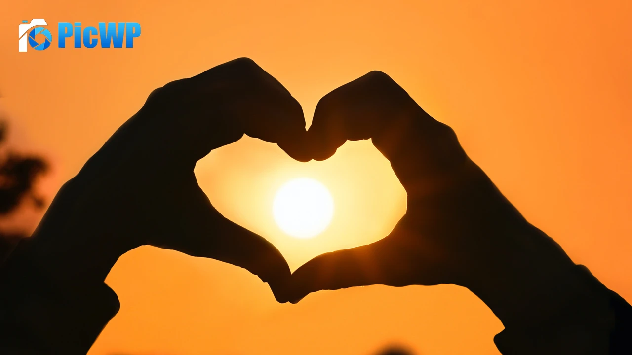 Heart Hands together Sunset Silhouette 4K PC Wallpaper