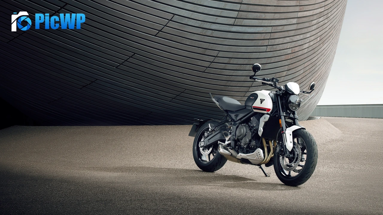 Triumph Trident 660 Nakes 4K PC Wallpaper