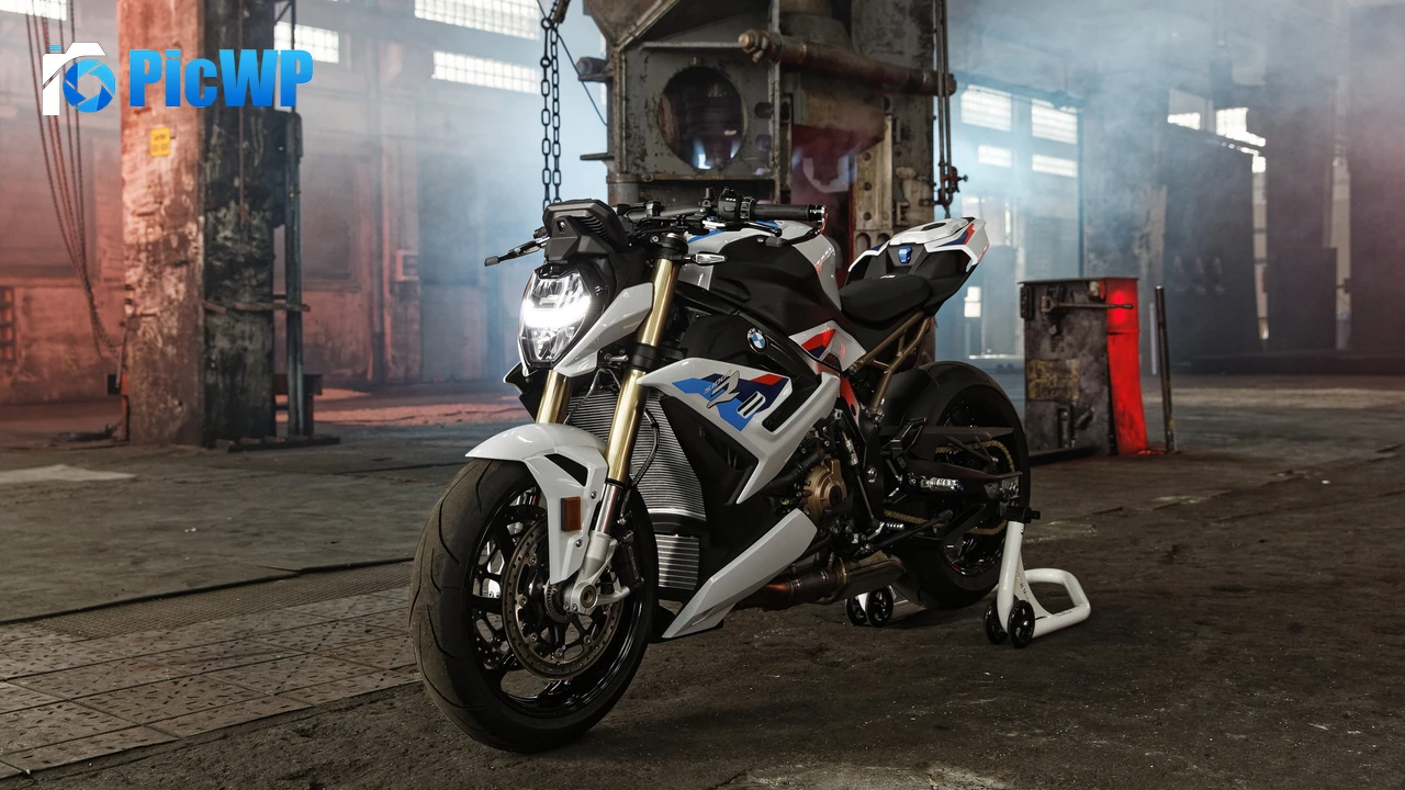 BMW S1000R 2021 4K PC Wallpaper