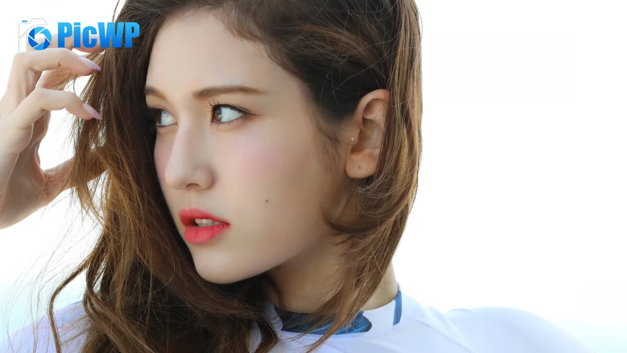 Jeon Somi Korean singer 4K PC Wallpaper