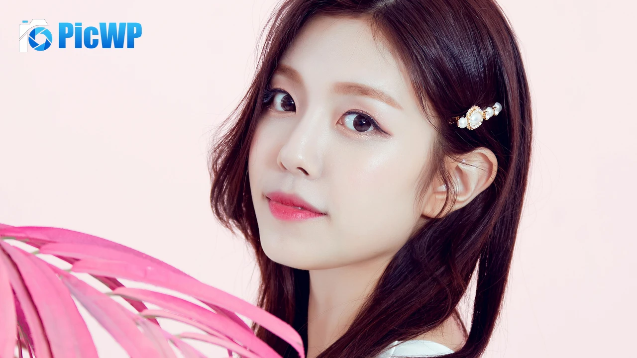 Gowoon Berry Good 4K PC Wallpaper