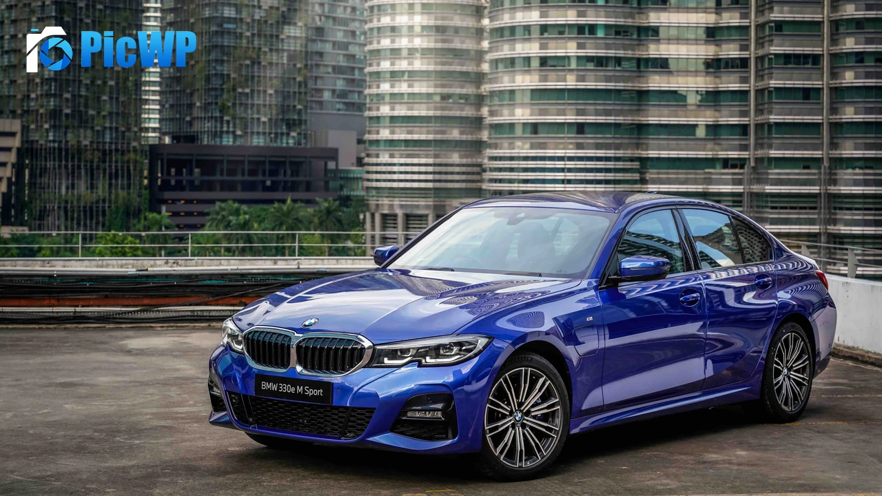 BMW 330e M Sport 2021 4K PC Wallpaper