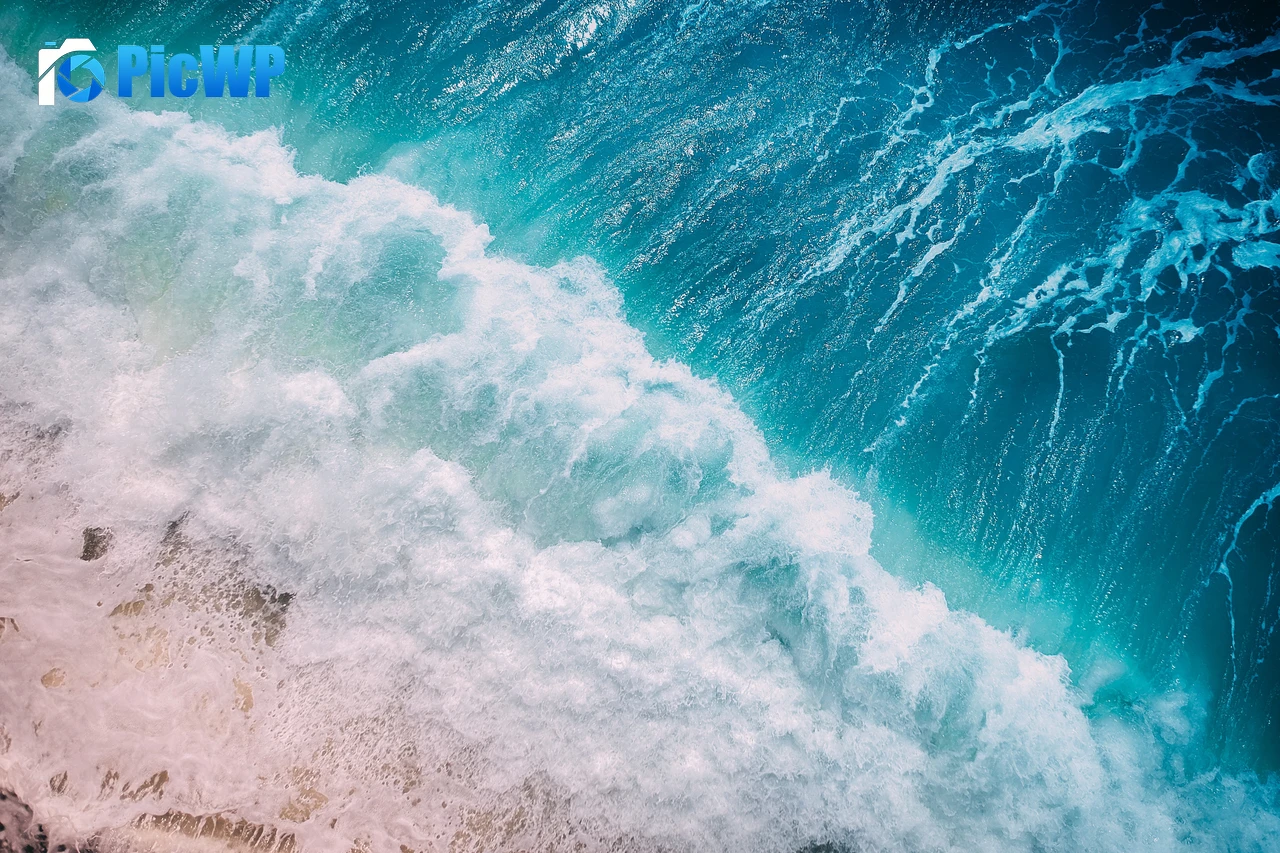 Ocean Waves Aerial view 4K PC Wallpaper