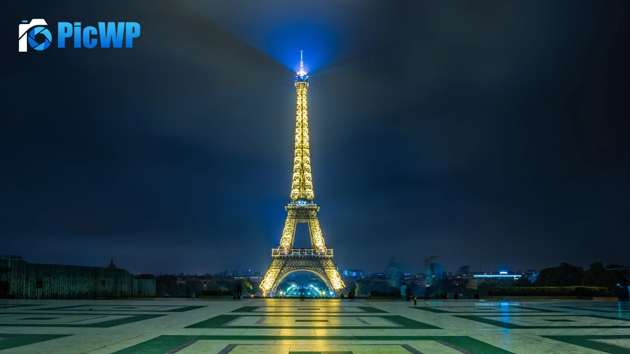 Eiffel Tower 4K PC Wallpaper