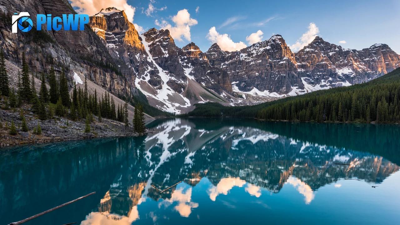 Moraine Lake 4K PC Wallpaper