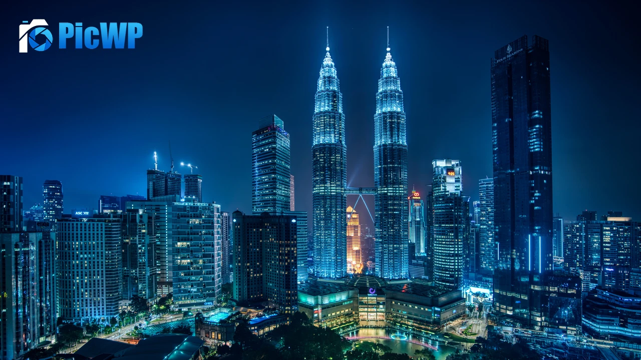 Petronas Towers Kuala Lumpur 4K PC Wallpaper