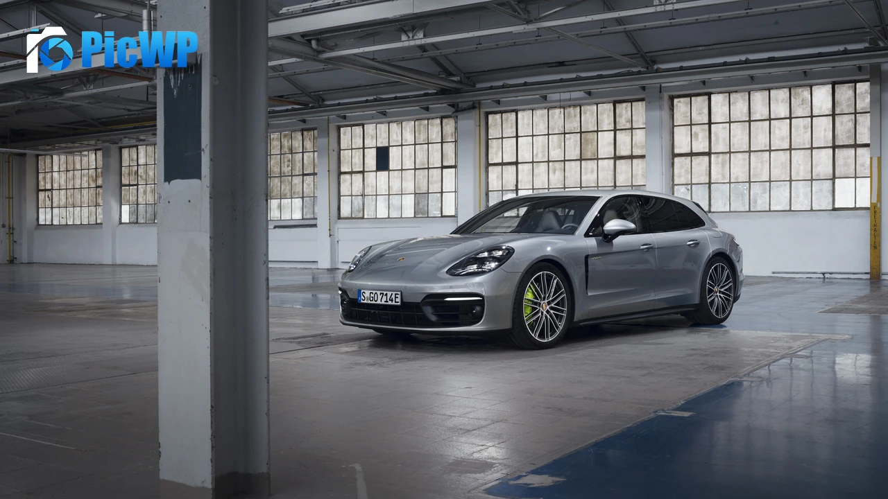 Porsche Panamera 4 E-Hybrid Sport Turismo 4K PC Wallpaper
