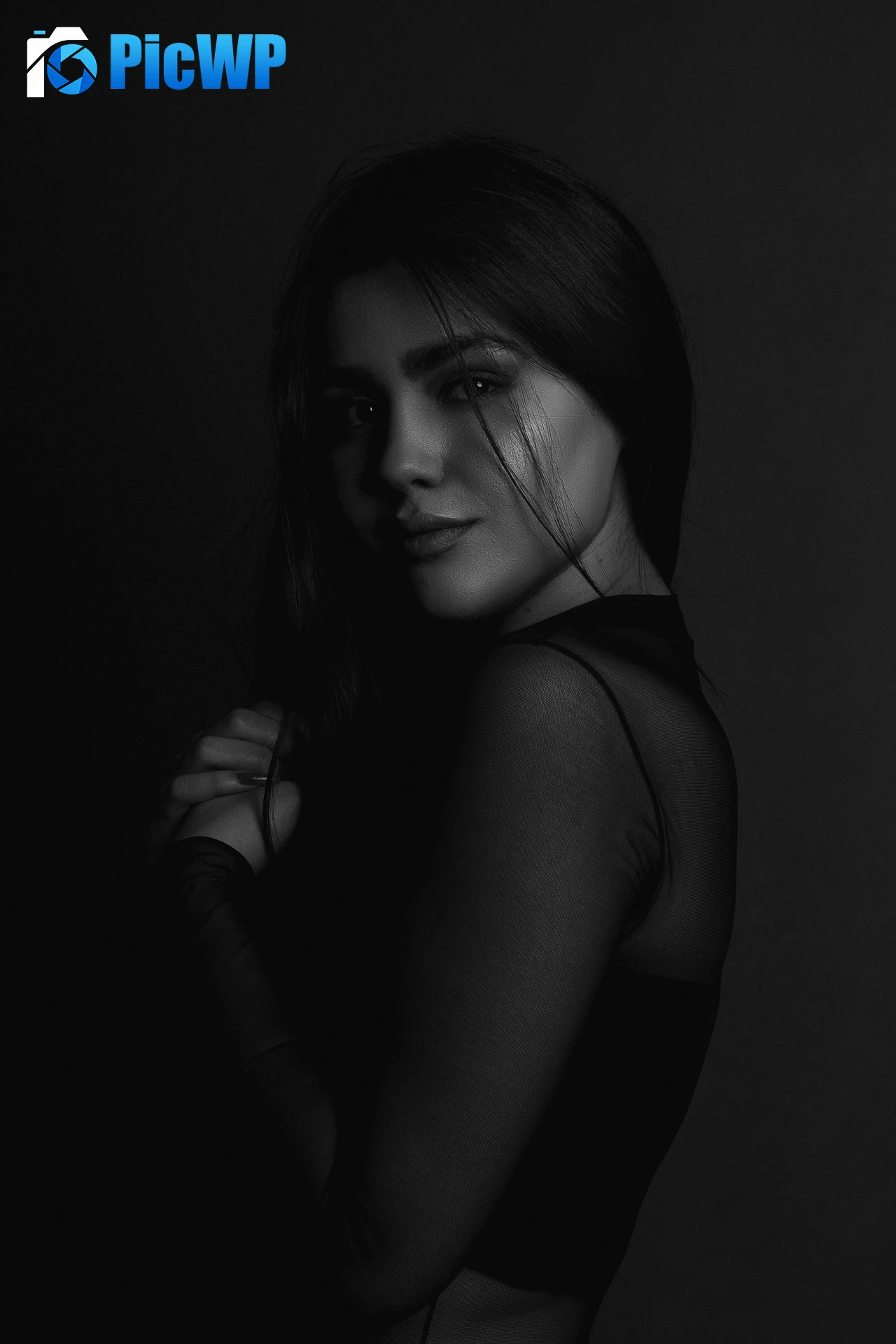 Beautiful girl Monochrome 6K Mobile Wallpaper