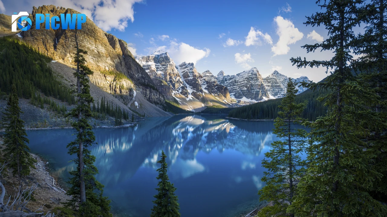 Moraine Lake Alberta 4K PC Wallpaper
