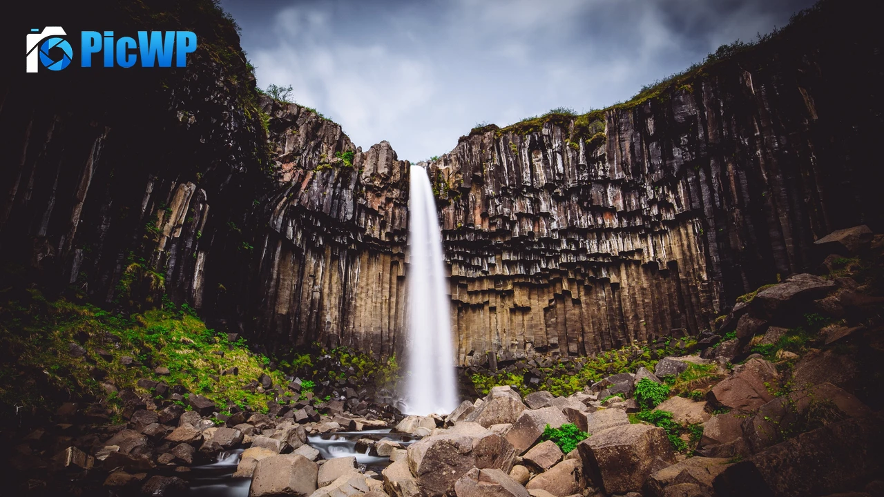 Svartifoss waterfall Iceland 4K PC Wallpaper