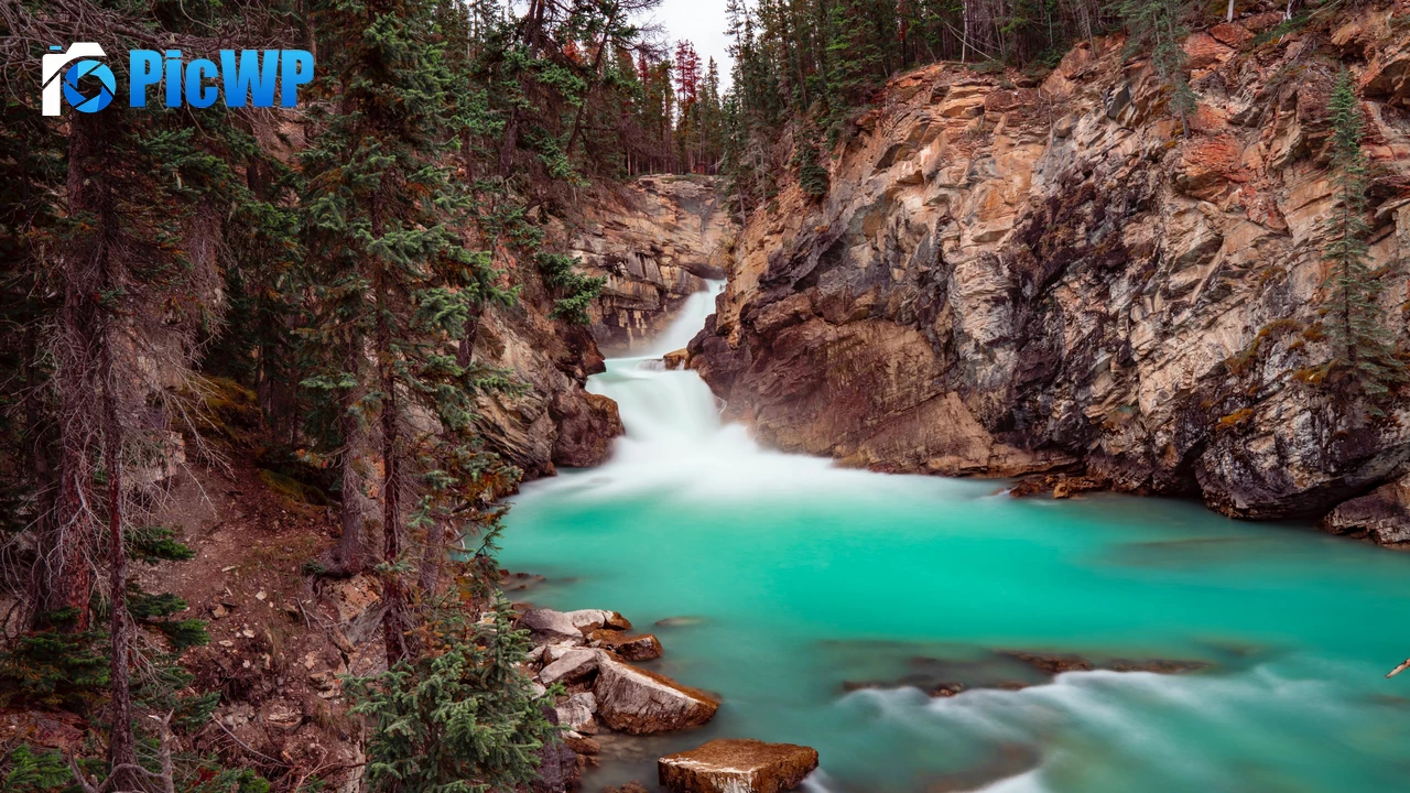 River Stream Cliffs 4K PC Wallpaper
