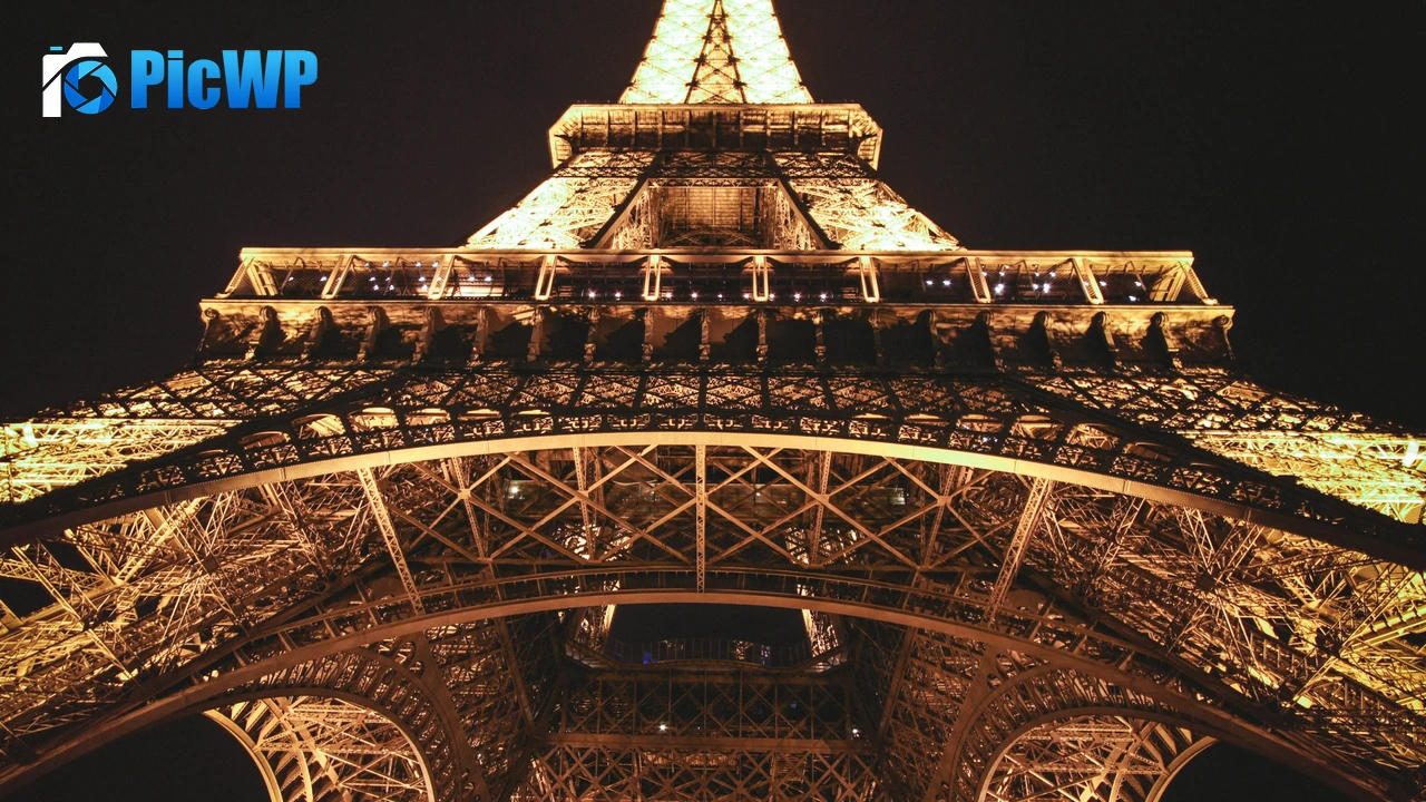 Eiffel Tower Night view 4K PC Wallpaper