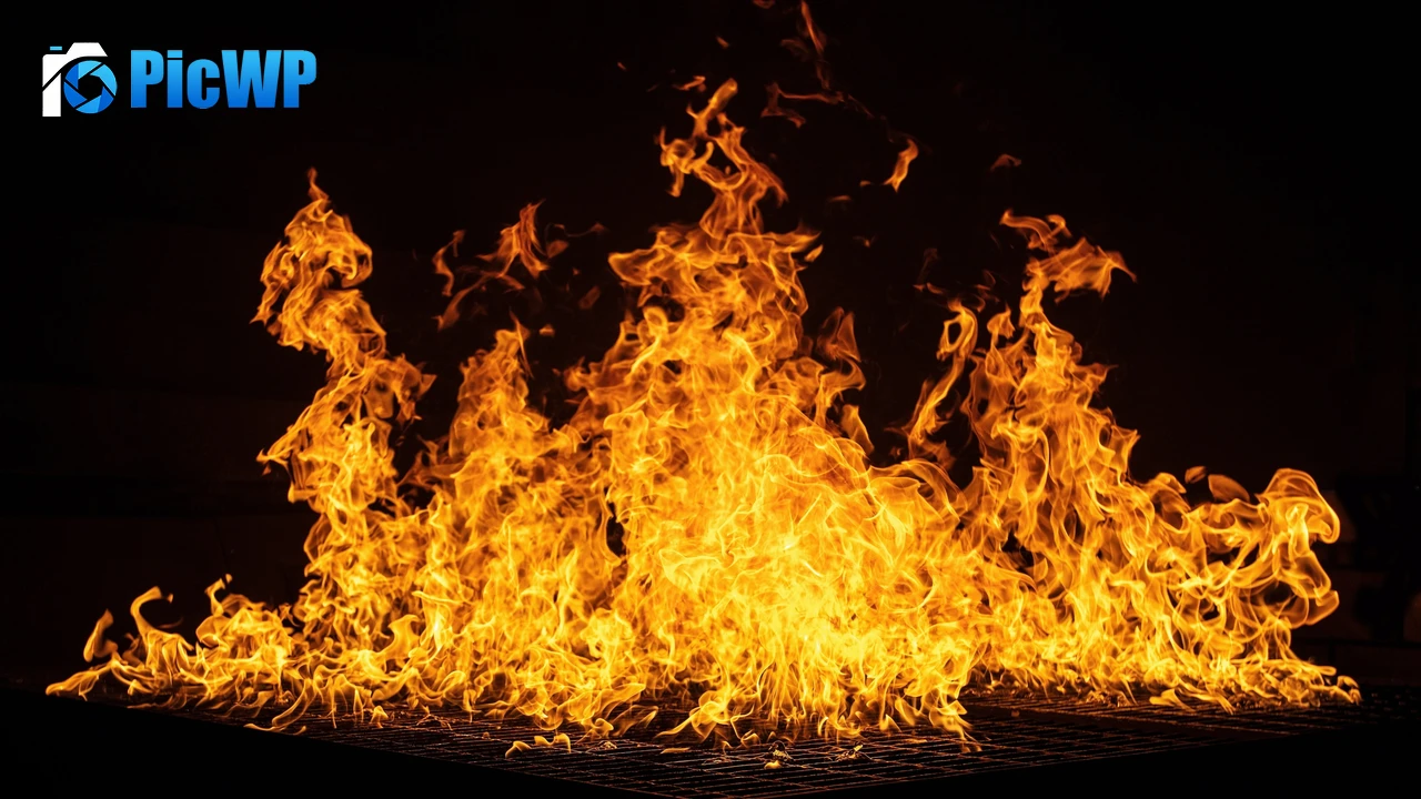 Night Bonfire 4K PC Wallpaper