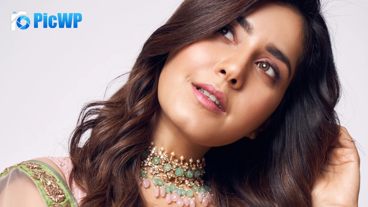 Rashi Khanna Indian actress 4K PC Wallpaper