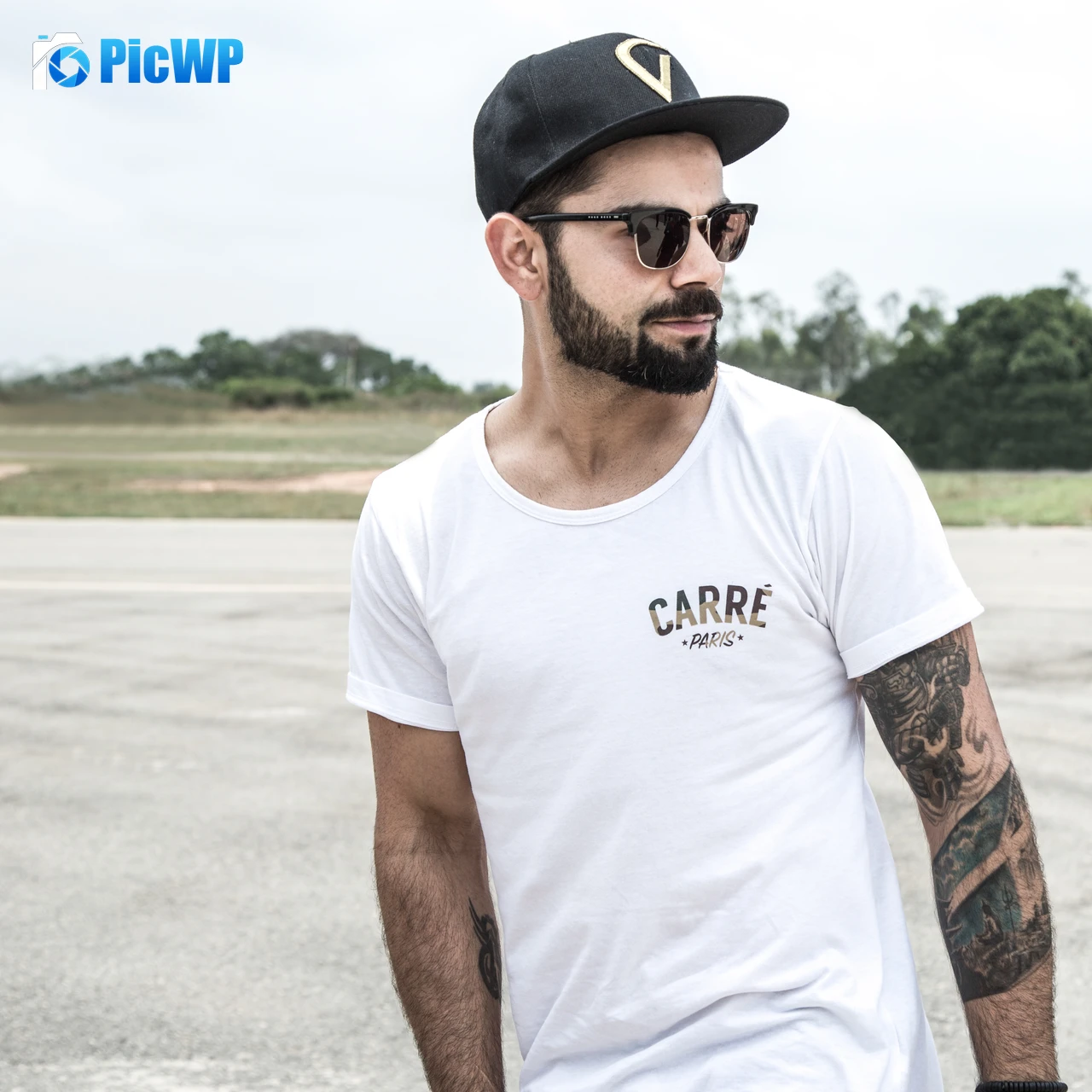 Virat Kohli Indian cricketer 4K Fold Wallpaper