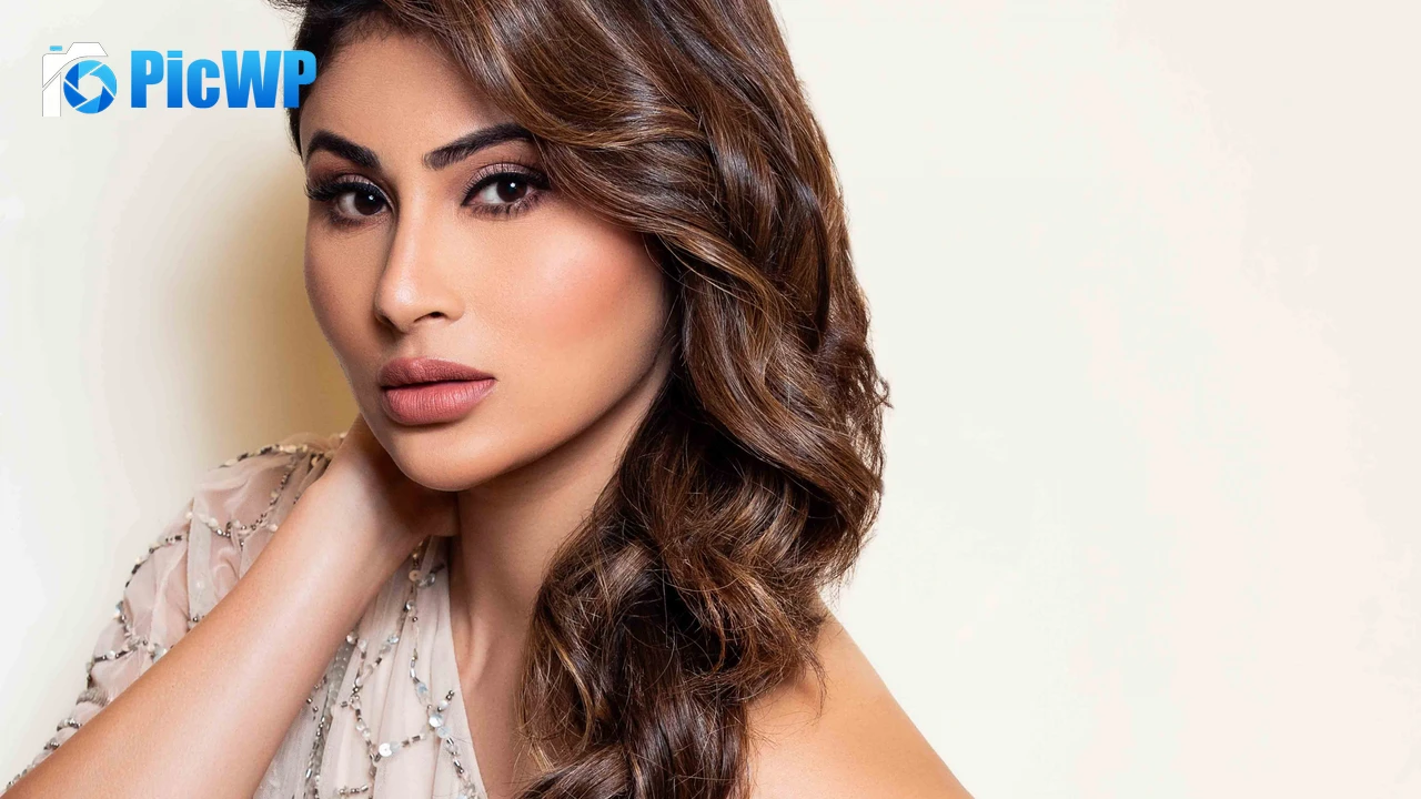 Mouni Roy Portrait 4K PC Wallpaper