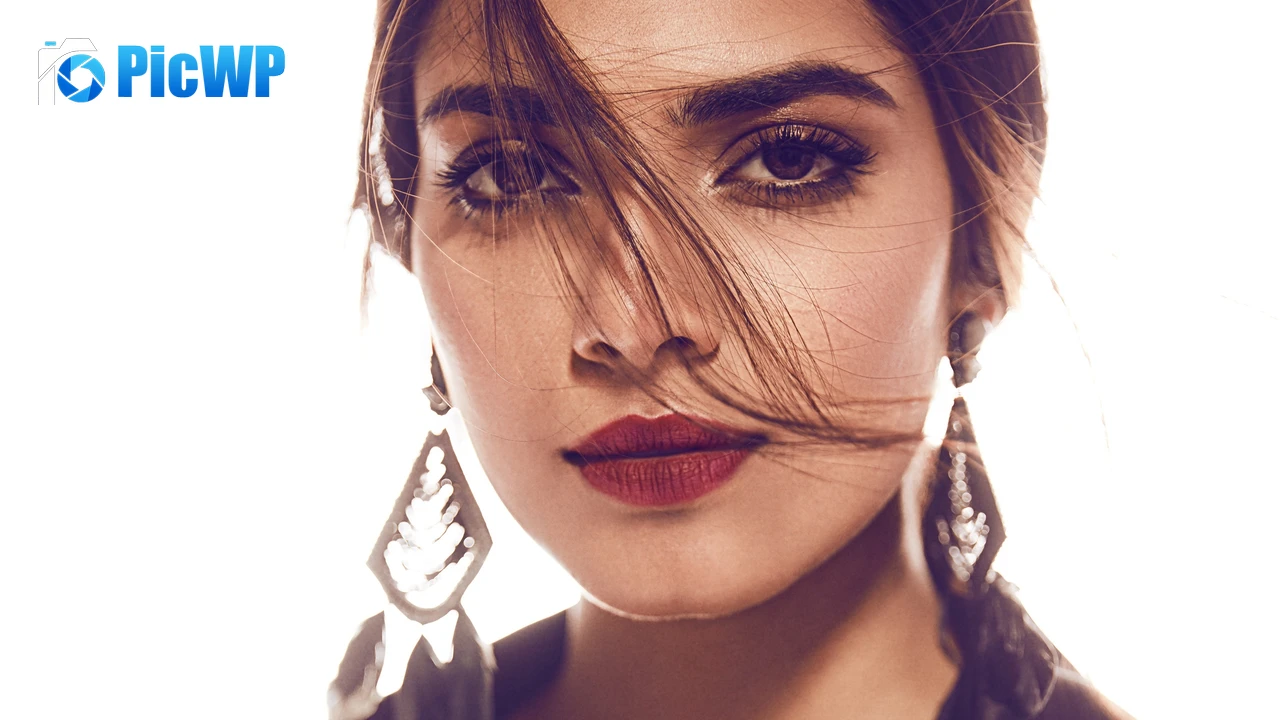 Malavika Mohanan Portrait 4K PC Wallpaper