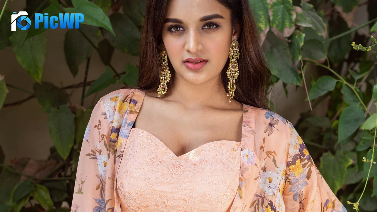 Nidhhi Agerwal iPhone 4K PC Wallpaper