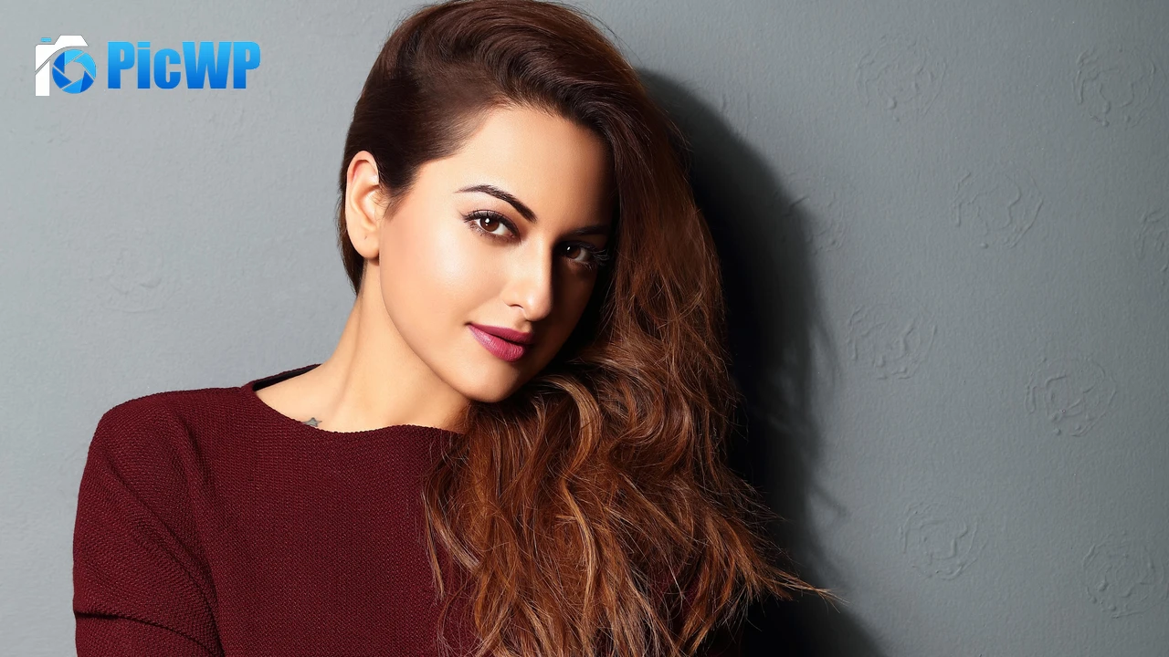 Sonakshi Sinha Bollywood actress 4K PC Wallpaper