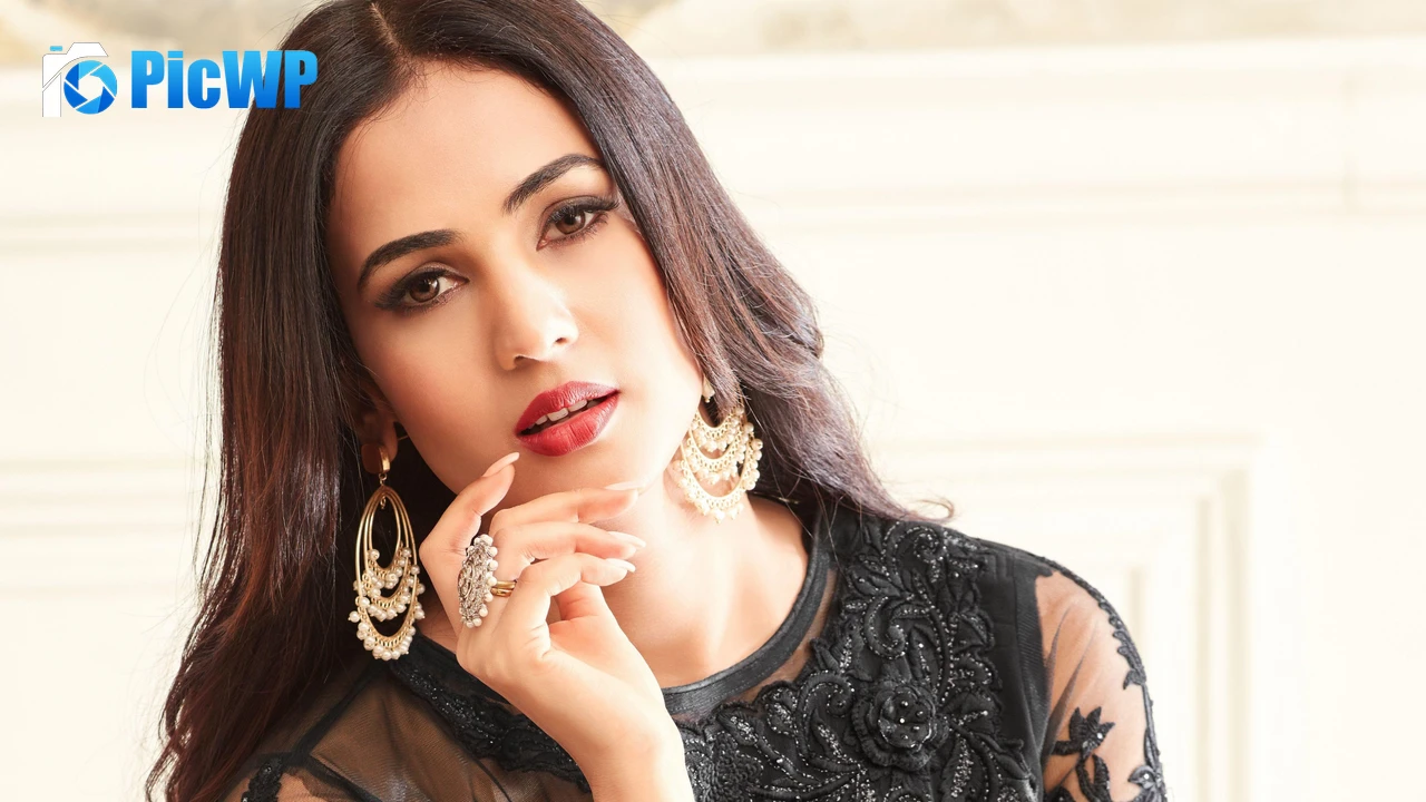 Sonal Chauhan Bollywood actress 4K PC Wallpaper