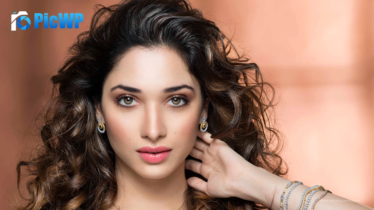 Tamanna Bhatia Portrait 4K PC Wallpaper